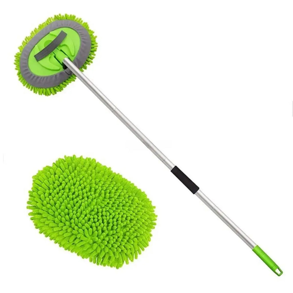 Cepillo para lavar auto con mango largo metálico y cabezal ovalado verde, junto a una funda de limpieza