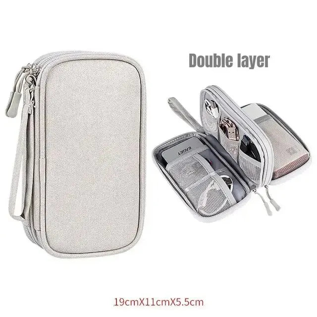 Estuche gris de doble nivel, cerrado y abierto con compartimentos interiores