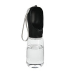 Botella bebedera negra con depósito transparente y correa.
