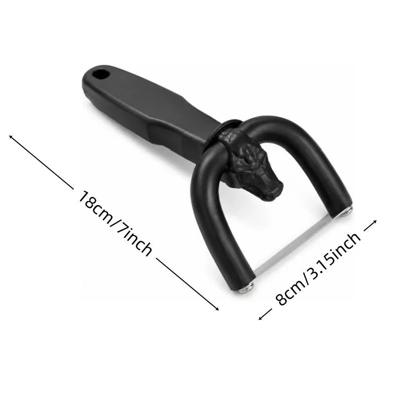 Cortador manual negro con medidas aproximadas de 18 por 8 cm.