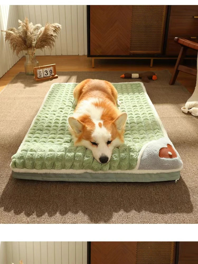 Cama verde con apoyo lateral vista desde el frente.
