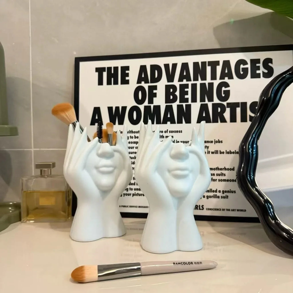 Portalápices decorativo de figura humana