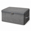 Caja organizadora gris cerrada con cierre y asa visible